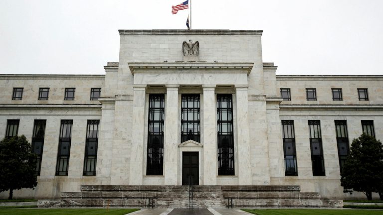 الاحتياطي الفيدرالي يعتبر التضخم انتقاليا ويحافظ على سعر الفائدة بالقرب من الصفر