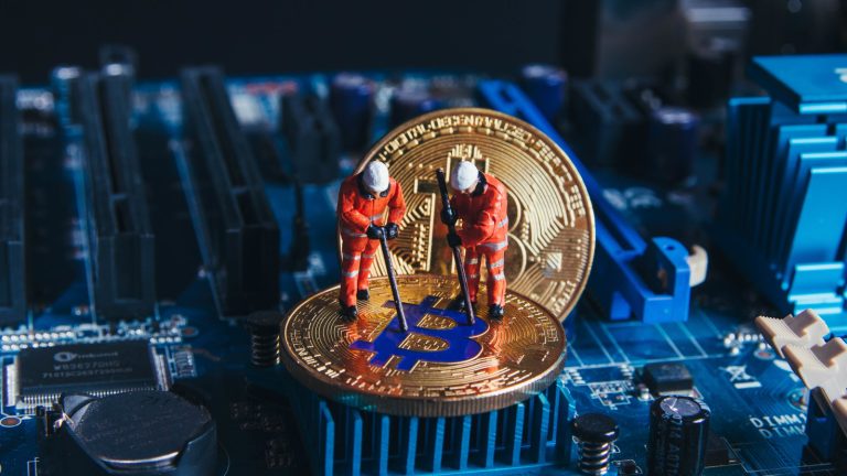 الحكومة الصينية تشرع في تعدين البيتكوين BTC