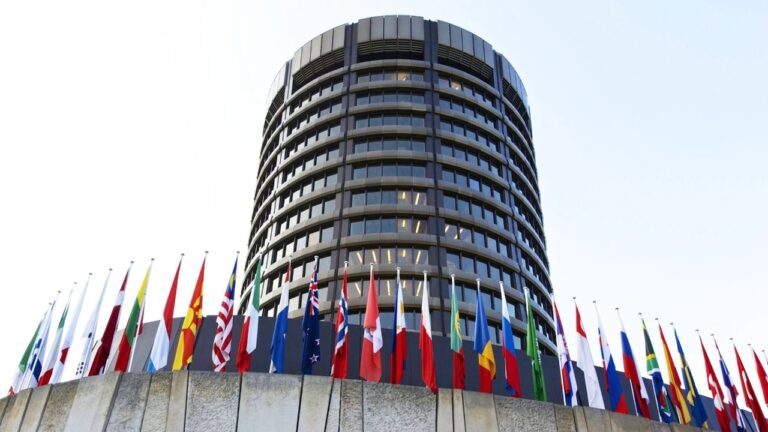 تقترح لجنة بازل تنظيمًا متمايزًا لأصول التشفير بناءً على المخاطر التي تتعرض لها البنوك