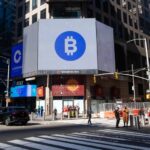 تتساءل وول ستريت عما إذا كان بإمكان البيتكوين أن يحل محل الدولار