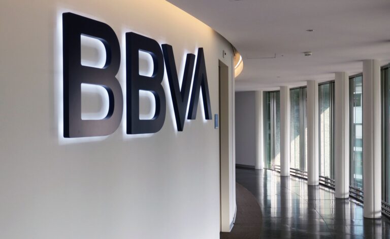 BBVA الإسبانية تفتح خدمة تداول البيتكوين لعملاء الخدمات المصرفية الخاصة في سويسرا