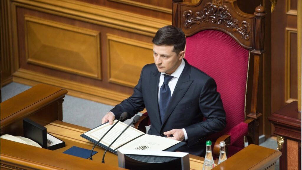 الرئيس الأوكراني يوقع القانون لفتح الباب أمام الهريفنيا الرقمية