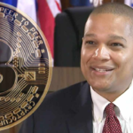 رئيس بلدية يجمع الأموال لمنح جميع المقيمين 1،000 دولار في BTC