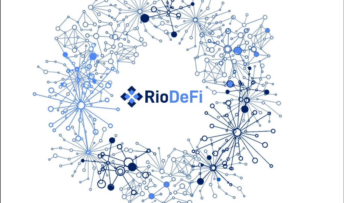 Rio DeFi عبارة عن منصة تستخدم تقنية دفتر الأستاذ الموزع لتطوير المنتجات التي تهدف إلى زيادة سرعة اعتماد العملة الرقمية.  أنها توفر جسر DeFi-CeFi. يتصدر رادارها كيفية تسليط الضوء على DeFi على الأعمال التقليدية مثل البنوك التي تستخدم "الجيل التالي من blockchain" المسمى Rio Chain.  تلغي سلسلة ريو رسوم الغاز المرتفعة ، وتتيح سرعات عالية للمعاملات ، وتعمل بطريقة لامركزية ، مما يسمح للشبكة بتعزيز الاستخدام والوصول العالميين.  في إطار السماح بالوصول العالمي ، يسعى البروتوكول إلى زيادة الاستخدام الدولي للعملات المشفرة من نسبة 1٪ الحالية إلى 99٪.  تهدف Rio Chain إلى تحقيق ذلك من خلال توفير منتجات قائمة على blockchain قابلة للترقية وقابلة للتشغيل البيني وقابلة للتطوير.  ومع ذلك ، لكي تجتذب هذه المنتجات الجماهير ، يجب أن يكون هناك اتصال مع المؤسسات المالية التي ستسمح للمستخدمين بالاستمرار في الاستمتاع بالتفاعل الذي اعتادوا عليه مثل العمليات القابلة للتدقيق وخدمة العملاء والسيولة العالية واستعادة الحساب. لتجميع كل شيء معًا ، تستخدم المنصة ما تسميه مكدس تقنية Rio DeFi.  على الرغم من الزخم القوي للتمويل اللامركزي (DeFi) ، لا بد أن يتم إعاقة اعتماده بسبب انفصاله عن التمويل المركزي (CeFi).  بينما جاء DeFi لمعالجة أوجه القصور في CeFi ، يجب التعامل مع الاثنين من أجل دفع امتصاص الأول. لحسن الحظ ، هناك العديد من المشاريع القائمة على blockchain والتي تبني جسورًا للتوفيق بين الاثنين.  Rio DeFi هي شركة تكنولوجيا blockchain. تتمثل المهمة في تسريع التبني الجماعي للأصول الرقمية من خلال ربط التمويل التقليدي واللامركزي.  تأتي سلسلة ريو جاهزة مع مجموعة شاملة من الأدوات. يمكن الوصول إلى محفظة Rio من هاتف ذكي أو متصفح ويب ، مما يتيح للمستخدمين تخزين مجموعة متنوعة من الأصول الرقمية.  يسمح Rio Block Explorer لأي شخص بمراقبة الشبكة بسهولة وعرض المعاملات والتحقق من أرصدة المحفظة.