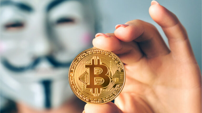 أصبح ساتوشي ناكاموتو ، مبتكر البيتكوين المجهول ، ثاني أغنى شخص على وجه الأرض