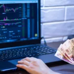 يقول البنك المركزي إن الروس يدفعون رسوم المعاملات الرقمية بالروبل