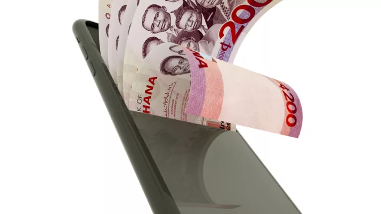 المشرعون من الأقليات في غانا يرفضون اقتراح الحكومة بفرض ضريبة على المعاملات المالية عبر الهاتف المحمول