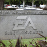 يعتقد الرئيس التنفيذي لشركة Electronic Arts أن NFTs و Play-to Earn جزء من مستقبل صناعة الألعاب