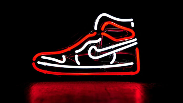حذاء رياضي عملاق من Nike يبدو متأهباً للتعامل مع Metaverse و NFTs