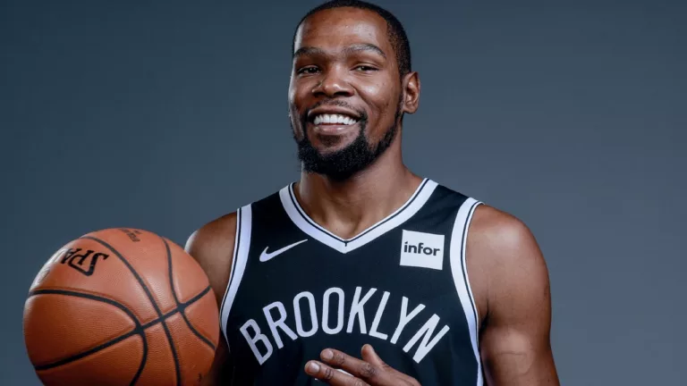 انضم Kevin Durant إلى Coinbase للمساعدة في الترويج لعلامة Crypto Exchange التجارية