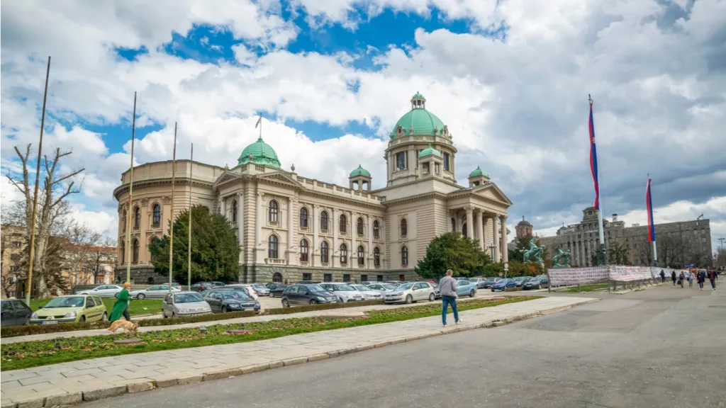 صربيا تراجع طلبات الترخيص من ثلاث بورصات للعملات المشفرة