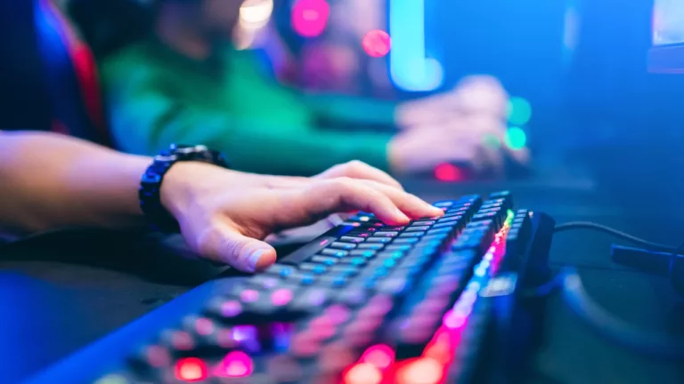 مطورو الألعاب GSC Game World و Ubisoft Face Backlash حول تضمين NFT