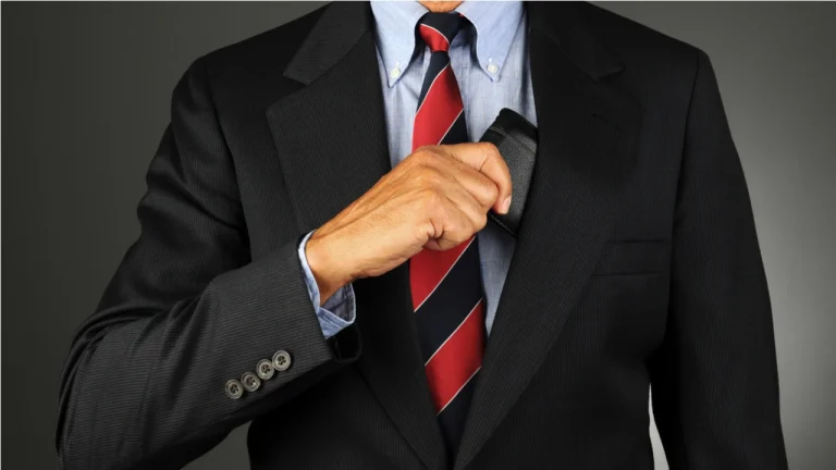 تستهدف أوكرانيا محافظ العملات المشفرة للسياسيين الروس مع استبعاد البنوك الروسية من نظام سويفت