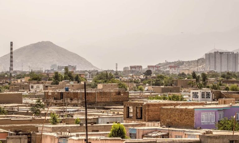 لا مجوهرات ولا نقود: الأفغان الذين يتطلعون إلى العملات المشفرة للحفاظ على ثرواتهم