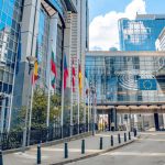المشرعون في الاتحاد الأوروبي يتراجعون عن اللوائح التي تهدد محافظ العملات الرقمية غير المستضافة