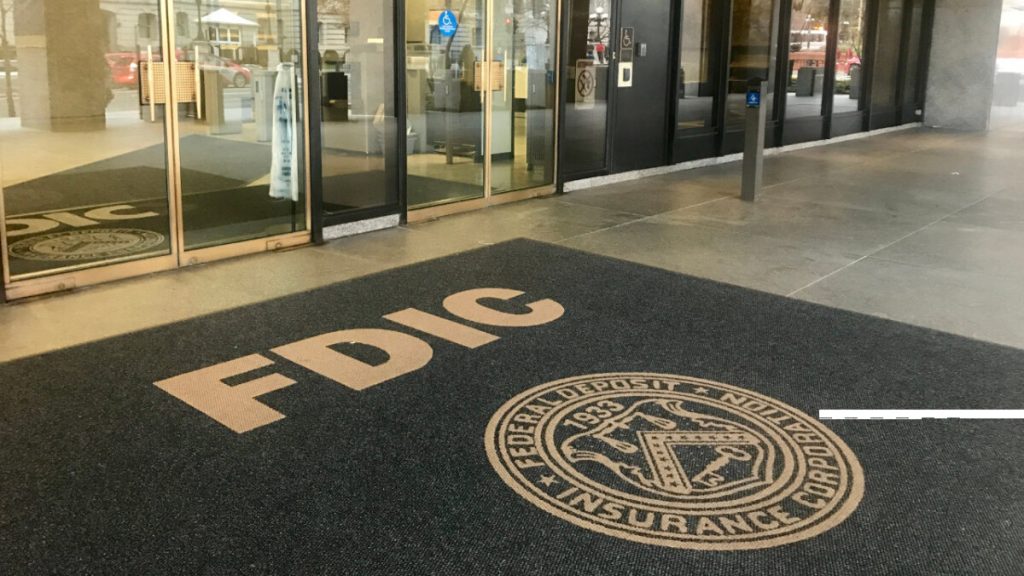 FDIC تطلب من آلاف البنوك الكشف عن خطط العملات المشفرة