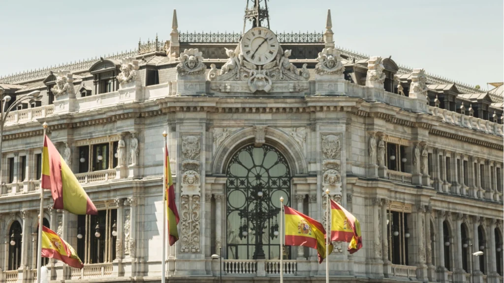 تقرير بنك إسبانيا يحذر من استخدام العملات المشفرة وتأثيرها على الاستقرار المالي