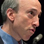 رئيس SEC Gensler: عمليات تبادل العملات المشفرة يتم تداولها ضد عملائها في كثير من الأحيان