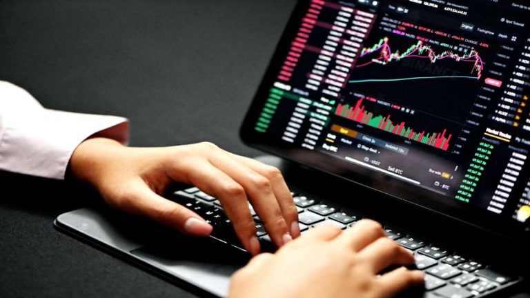 كيفية ممارسة التداول عبر الإنترنت باستخدام الأدوات التي توفرها Binaryoptions․com
