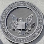 لجنة الأوراق المالية والبورصات تتخلى عن تنظيم العملات المشفرة وهناك عواقب طويلة المدى ، كما يقول المفوض