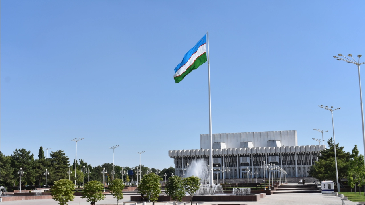 رئيس أوزبكستان يصدر مرسوماً ينظم العملات الرقمية والتعدين والتجارة