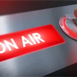 تم تعليق المذيع الإذاعي الشهير بسبب علاقاته المزعومة بعملية احتيال البيتكوين