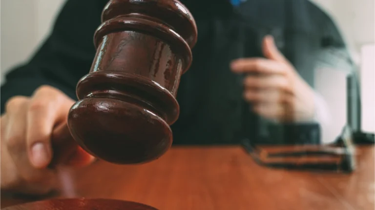 السلطات الصينية تحاكم العقول المدبرة المزعومة وراء مخطط الهرم من حركة التغيير الديمقراطي