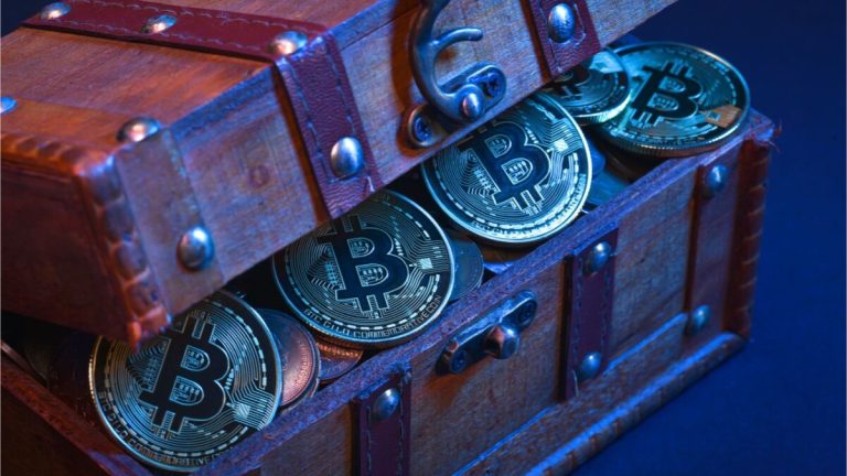 سلسلة من 200 "sleeping Bitcoin" من عام 2010 بقيمة 4.27 مليون دولار تم نقلها يوم الجمعة