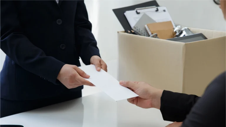 انتشر تسريح العمال عبر صناعة بلوكشين حيث تؤثر دورة السوق الهابط على شركات التشفير