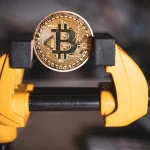 قروض تعدين البيتكوين بقيمة 4 مليارات دولار في مأزق - يقول محلل جي بي مورجان إن ضغط الأسعار ينبع من مبيعات عمال المناجم