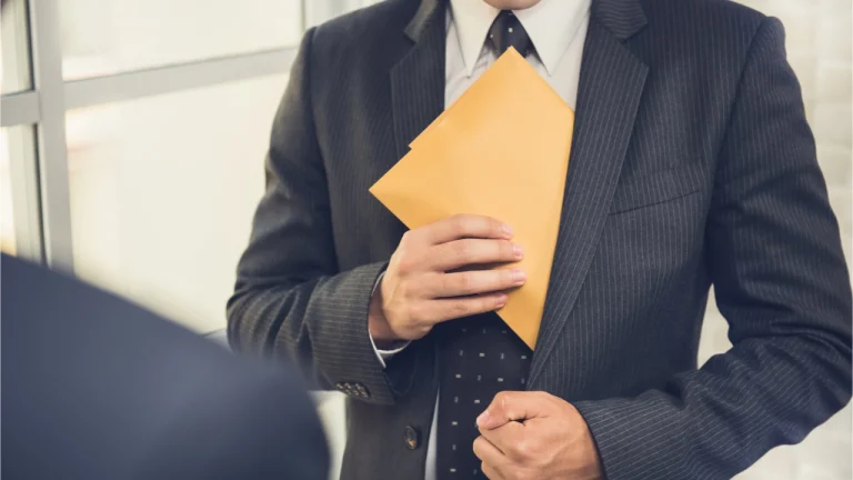 مدير شركة صينية مدرجة يختلس 8 ملايين دولار ، يستخدم الأموال لشراء منصات تعدين البيتكوين