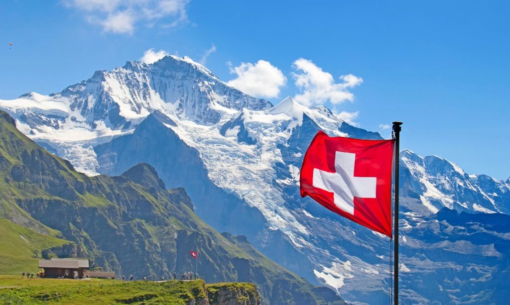 تحذر هيئة الإشراف السويسرية من المخاطر المتعلقة بالتمويل اللامركزي