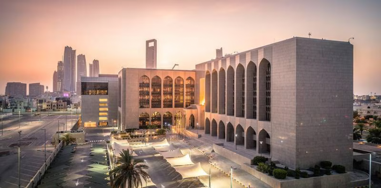 يطلق مصرف الإمارات العربية المتحدة المركزي برنامجاً لتعزيز التحول الرقمي