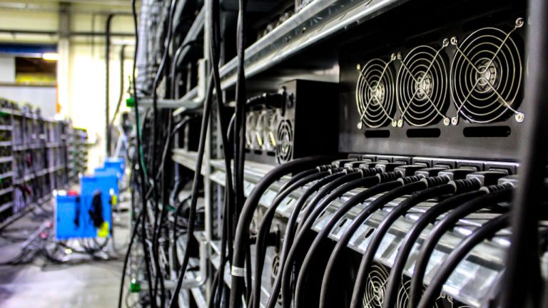 ضبط عمليات تعدين العملات الرقمية في روسيا