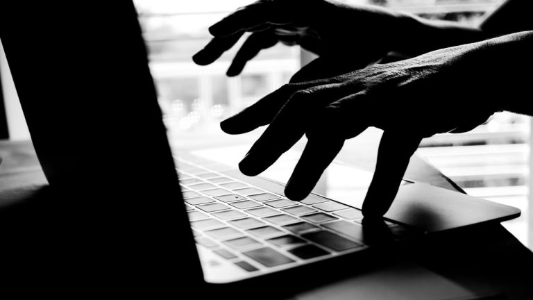 سرقة العملات الرقمية من شركة نيحيرية