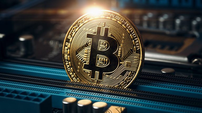 مايكل سيلور يعلن: طلب هائل متوقع لصناديق بيتكوين المتداولة بعد عقد من الانتظار!