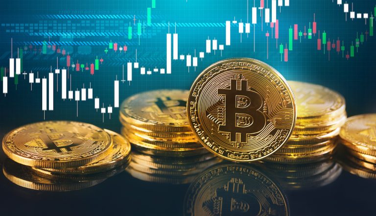 اقتصادي بيتر شيف يقول إن سعر الذهب لا يرتفع بسرعة كافية، ويدين الحكم المدني ضد دونالد ترامب