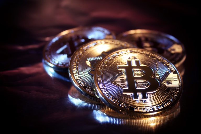 صناديق الاستثمار في بيتكوين تشهد تداولات بقيمة 7.7 مليار دولار مع ارتفاع السعر.