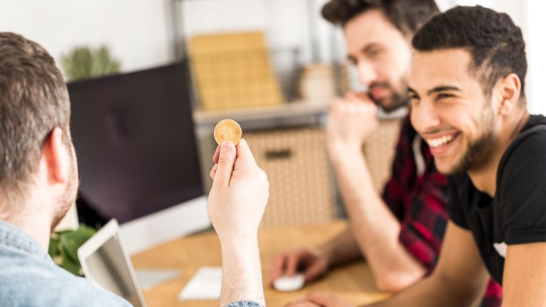 مكاتب الأسر الآسيوية تسعى لتعزيز استثماراتها في العملات المشفرة