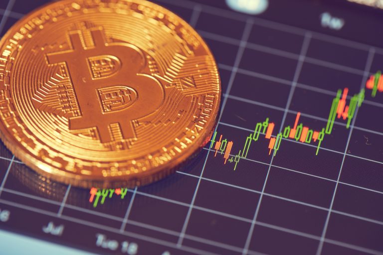 توقعات سعر بيتكوين مع استهدافه 60,000$ بفضل منتجات ETFs