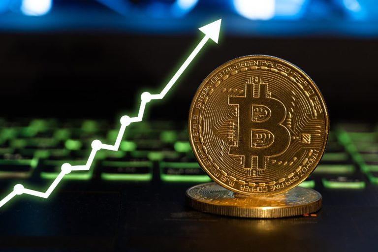 توقع سعر البيتكوين بعد تسجيل صناديق البيتكوين المتداولة للصكوك ثالث أكبر تدفق يومي - هل يمكن أن يصل سعر البيتكوين إلى 100،000 دولار !