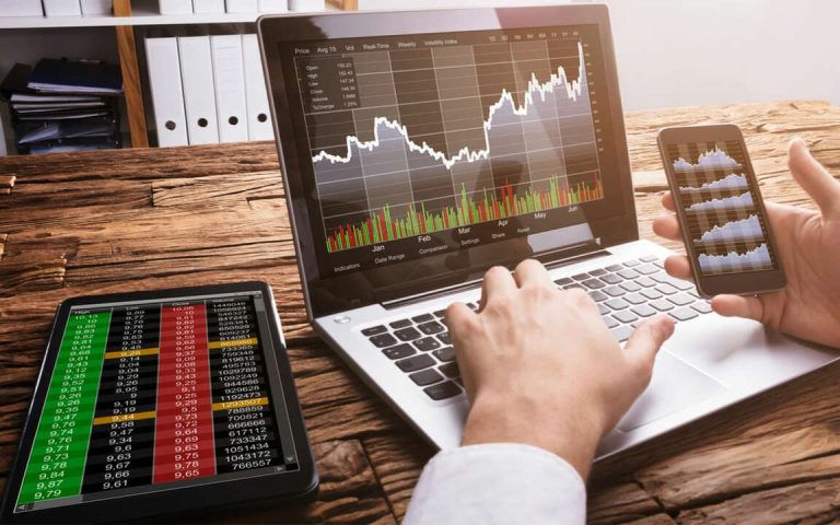 تداول الولايات المتحدة يسهم بنسبة 12% في ارتفاع بيتكوين بنسبة 23% شهريًا