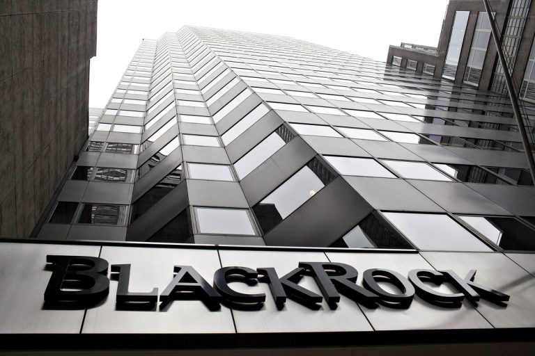 BlackRock ETF للبيتكوين يصل إلى 10 مليار دولار، يتفوق على iShares Silver Trust.