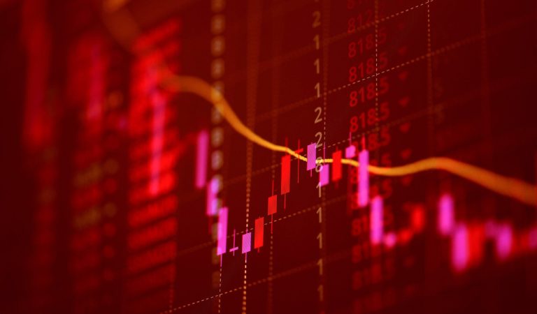 تهاوي أسهم NYCB بنسبة 42% وارتفاعها بعد جمع رأس المال بقيمة 1 مليار دولار
