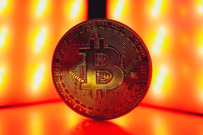 تراجع عملة البيتكوين