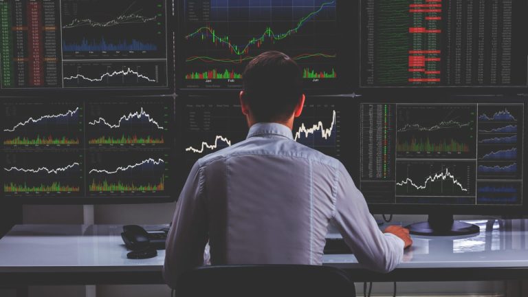 مكاتب تداول العملات خارج البورصة تواجه نقصا سريعا في البيتكوين: كايتلين لونغ
