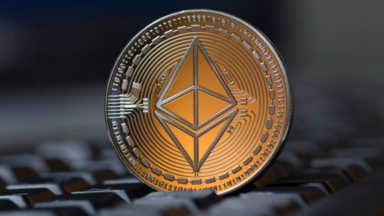 تحليل فني للإيثيريوم: المشاعر الإيجابية تحافظ على ارتفاع سعر الإيثريوم فوق 3500 دولار.
