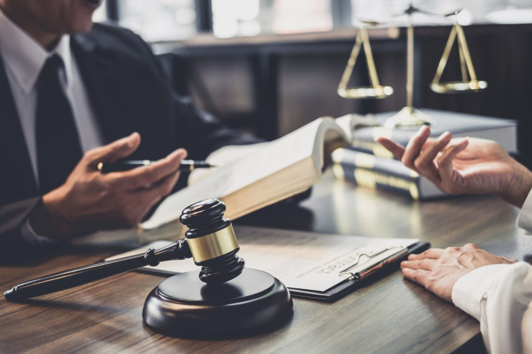 تتهم شركة يوغا لابز رايدر ريبس بتدمير مفاتيح NFT لتجنب أمر قضائي.