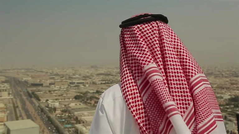 منع مستثمرين سعوديين من مشاركة بيع حصة Anthropic لـ FTX بسبب مخاوف أمنية.