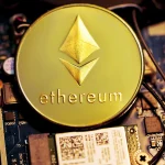 سعر الإيثيريوم يتشبث بالدعم وسط تحقيق SEC وتحول التجار